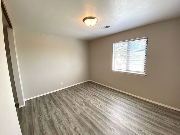 5th image of 1107 Koch St #5