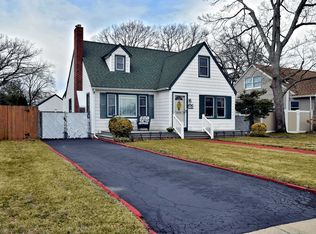 64 Chestnut Ave, Patchogue, NY 11772