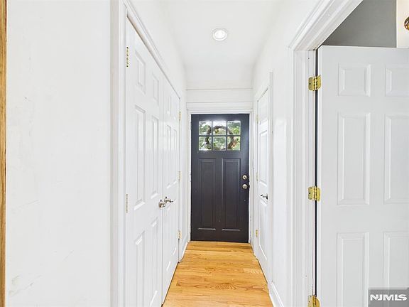 3rd image of 393 Kingston St