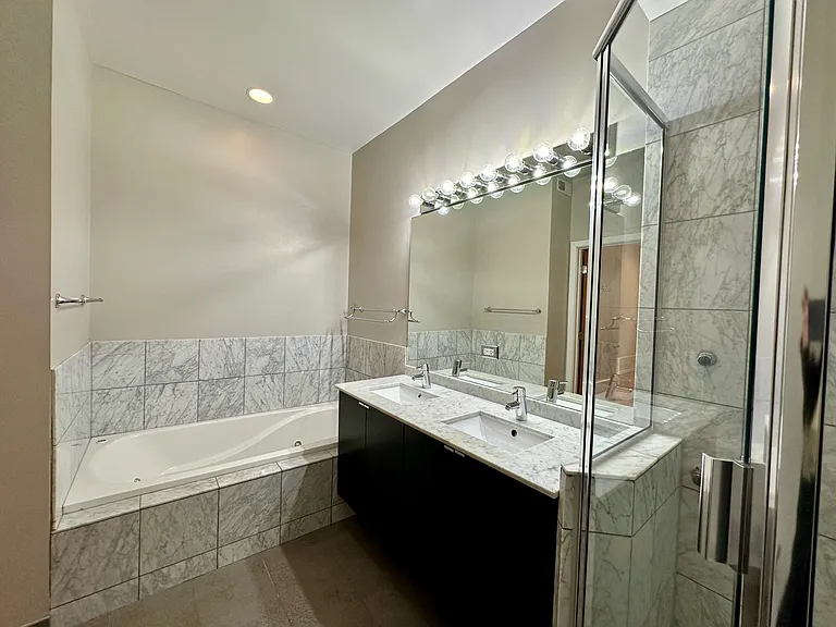 2157 N Damen Ave #201 — Photo 21