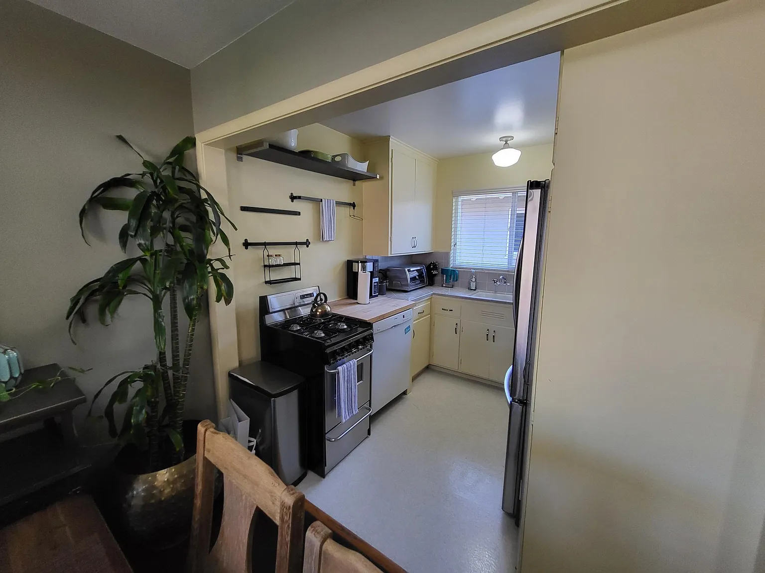 1350 Hoover St — Photo 4