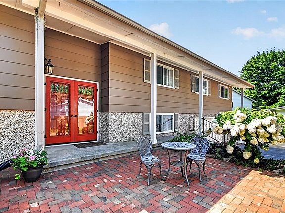 4th image of 414 Jubilee Ln