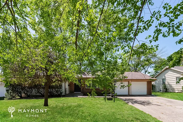 3 bed, 2.0 bath, 1074 sqft, $1,745 — Photo 3