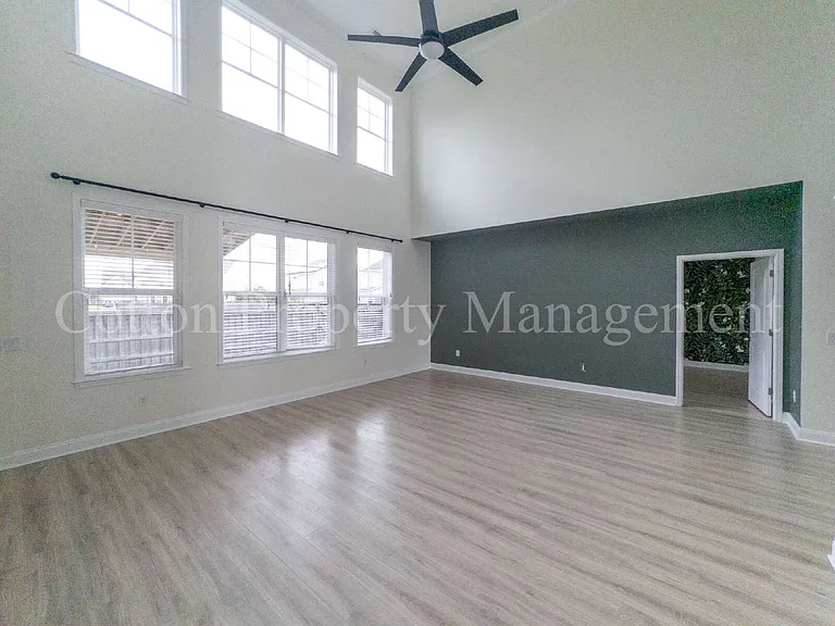 7445 Darius Dr — Photo 9