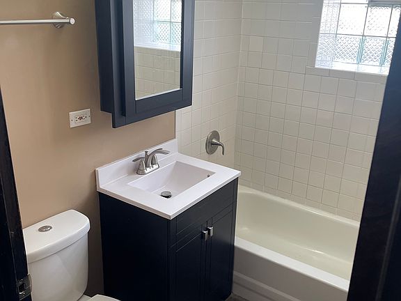 2nd image of 1228 W Augusta Blvd #1