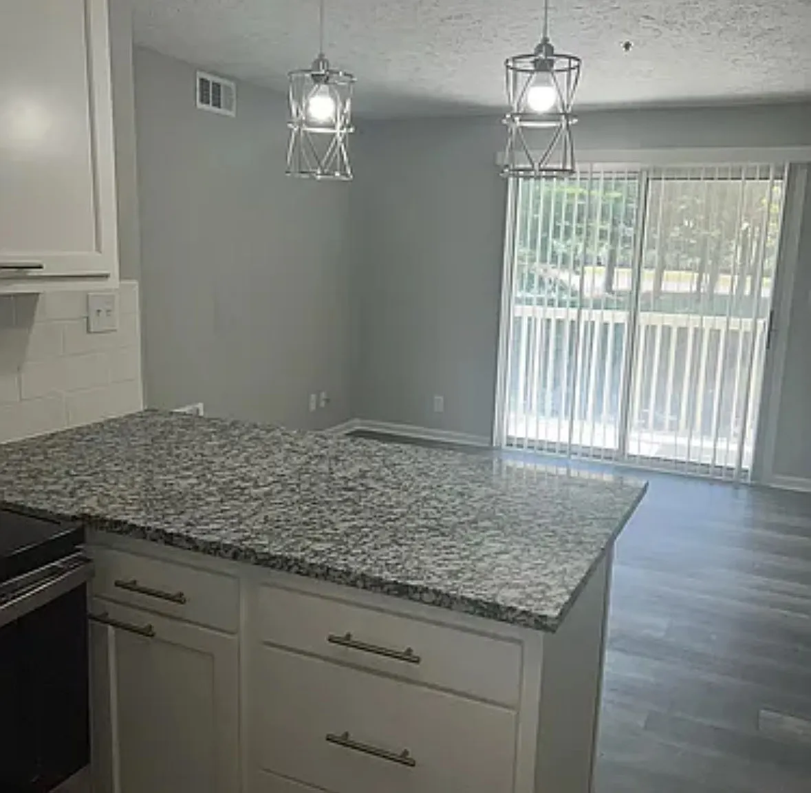 2 bed, 900 sqft, $1,395 — Photo 2