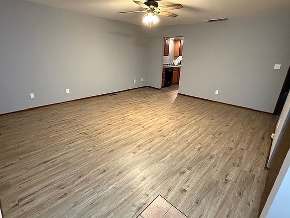4th image of 1530 Bristol Ln