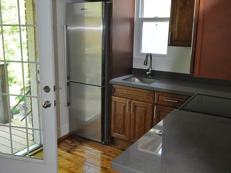 201 Crawford St #4 — Photo 2