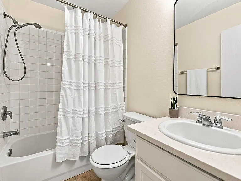4330 Spring Garden Dr — Photo 5