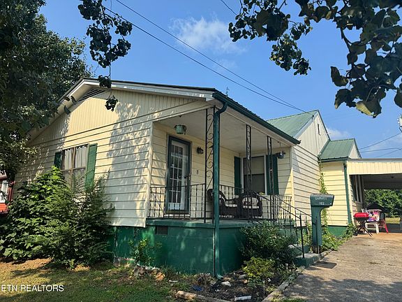 2nd image of 902 Rosedale Ave