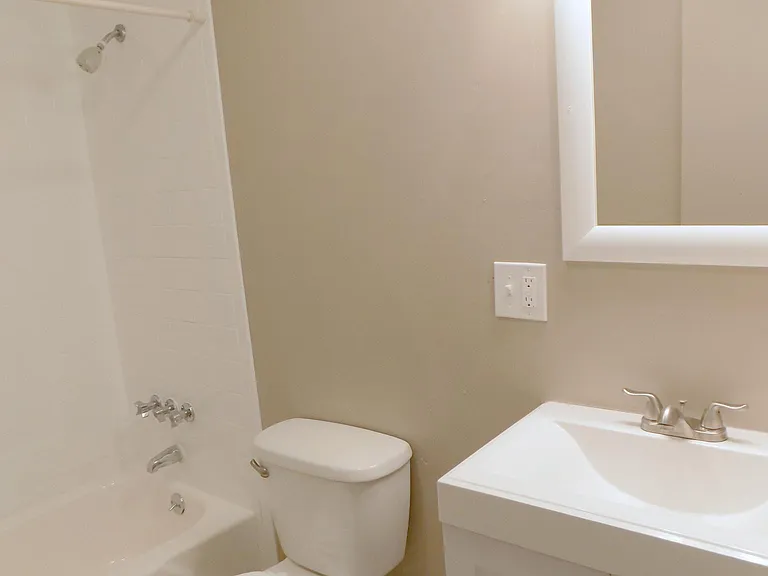 Renovated 1BR - updated bathrooms