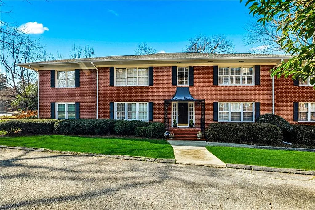 3694 Peachtree Rd NE APT A4 photo 1