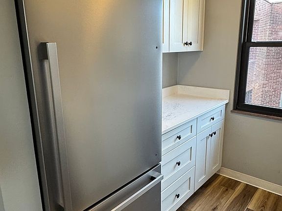 5th image of 765 College St #301