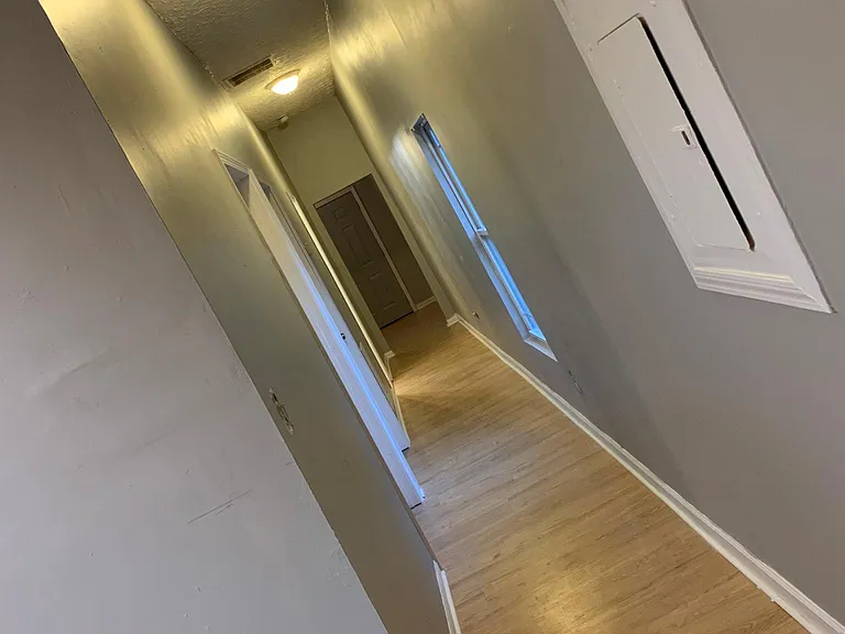 2335 Woodland Ave — Photo 2