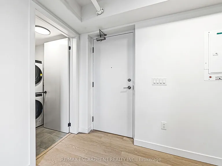 325 James St S #104 — Photo 7
