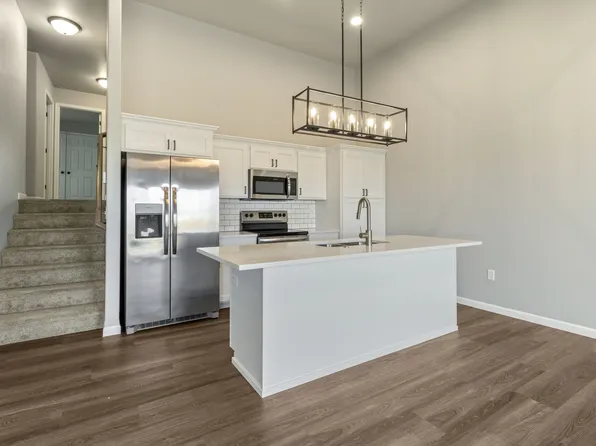 826 United Dr #1, Horace, ND 58047