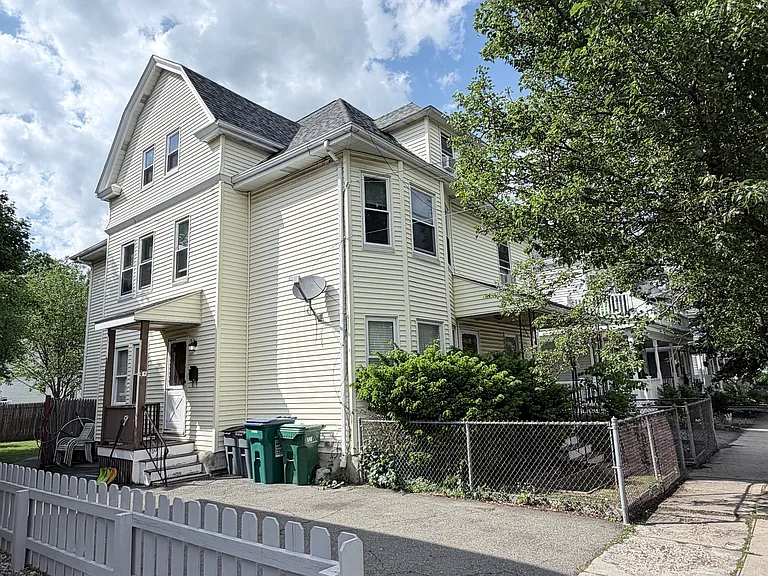 39 Manning St — Photo 2