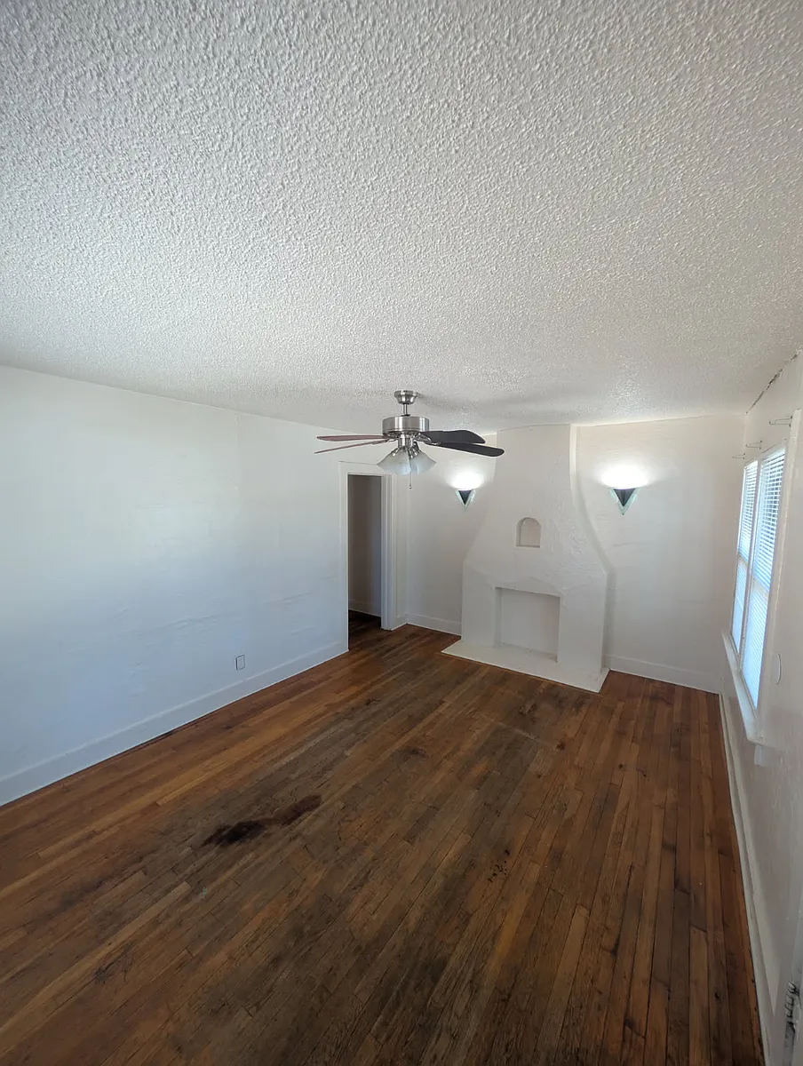 Living room - 1402 SW 13th Ave #B