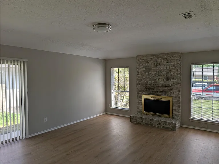11019 Clear Fork Dr — Photo 3