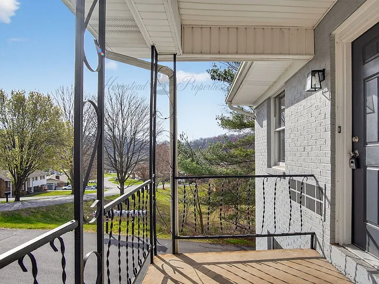 105 Lemay Dr — Photo 9