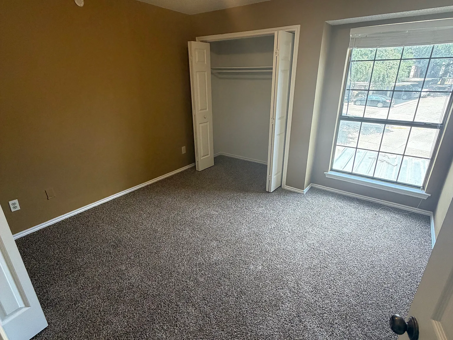 9601 Forest Ln — Photo 3