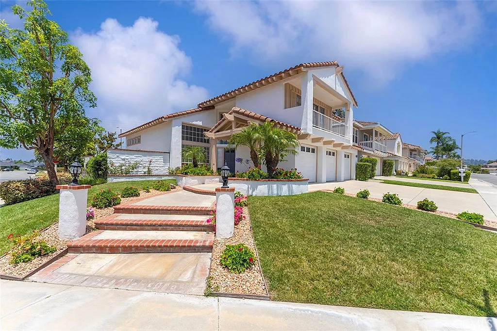 5 bed, 2888 sqft, $6,700 — Photo 2