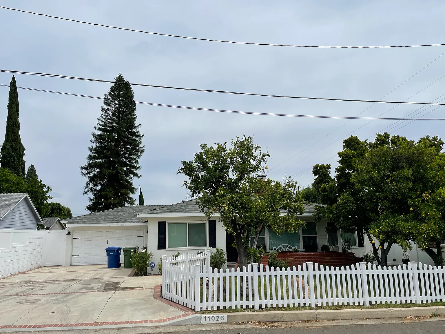 2 bed, 1.5 bath, 1389 sqft, $4,050 — Photo 2