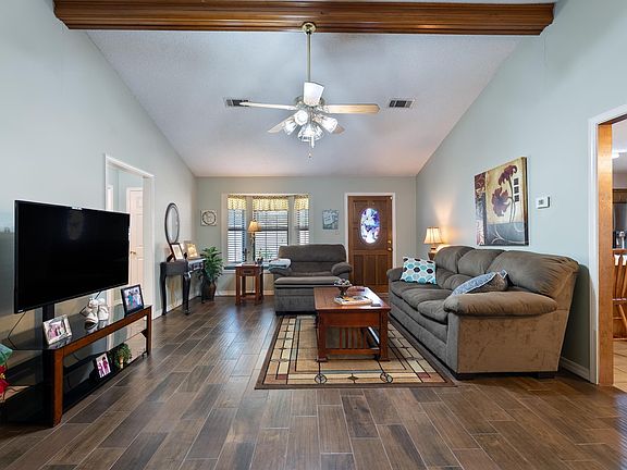 3rd image of 2 Linda Ln W