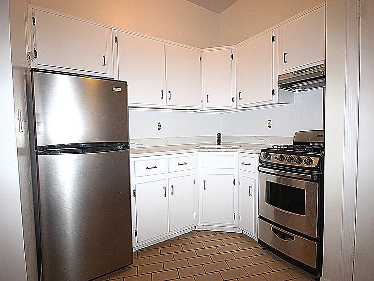 605 W 112th St #2J — Photo 3