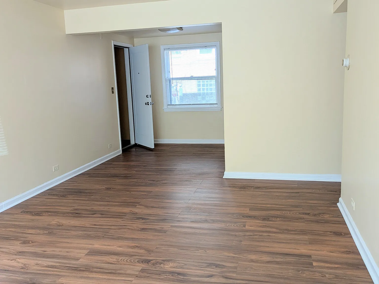 1 bed, 700 sqft, $1,350 — Photo 2