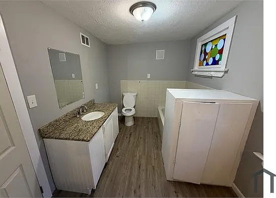 4 bed, $1,500 — Photo 1