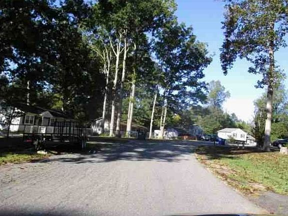 Exterior Neighborhood (street photo)