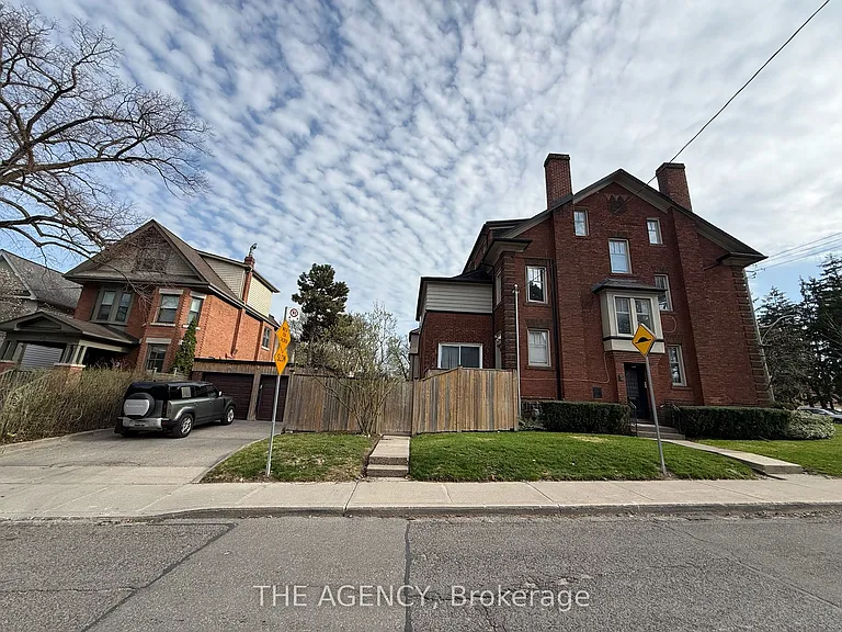 31 Oriole Pkwy — Photo 5