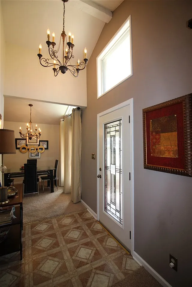 114 Roger Cir photo 1