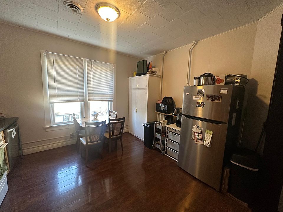 1st image of 725 W Broadway St APT 4