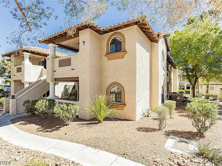 1409 Santa Margarita St — Photo 1