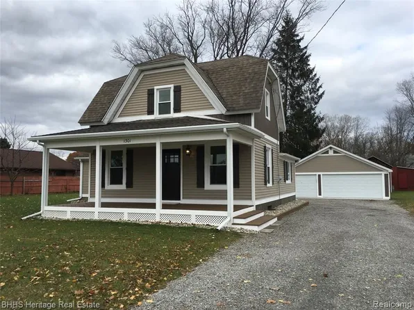 1301 Byron Rd, Howell, MI 48843