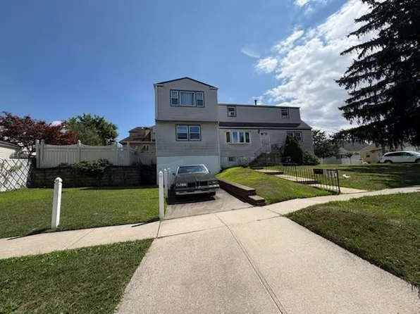 240 Harold St, Staten Island, NY 10314