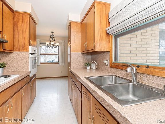 5th image of 25822 Acacia St