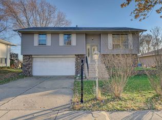 720 Hayward Ave, Streamwood, IL 60107