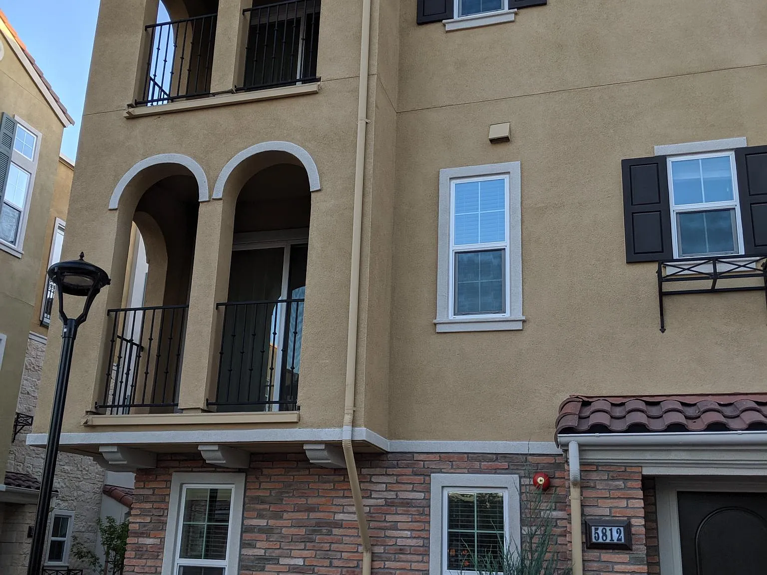 3 bed, 3.5 bath, 1710 sqft, $4,200 — Photo 1