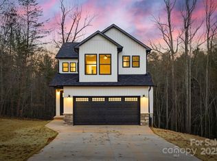 9389 W Ridge Dr, Hickory, NC 28601