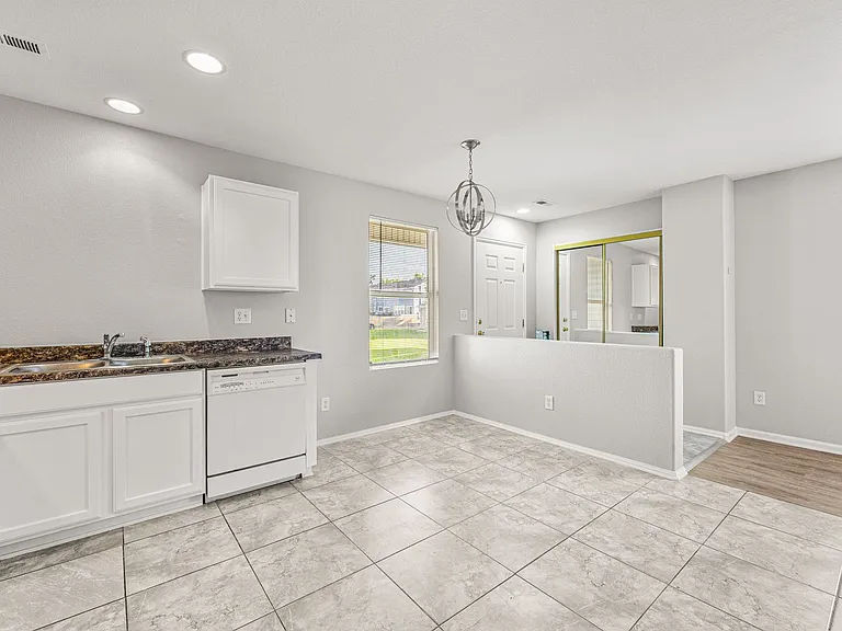 7857 S Kittredge Cir — Photo 11