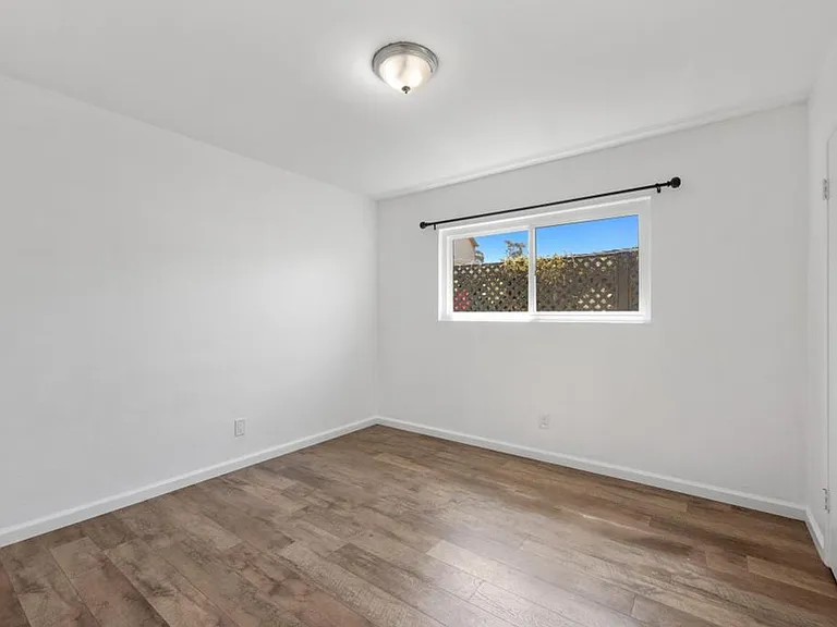 1007 Winston Dr — Photo 16