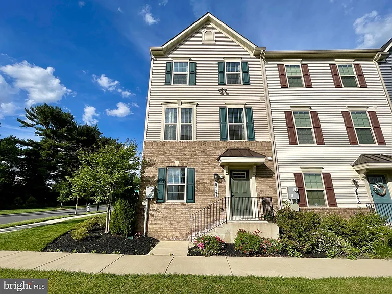 9537 Tall Oaks Rd — Photo 1