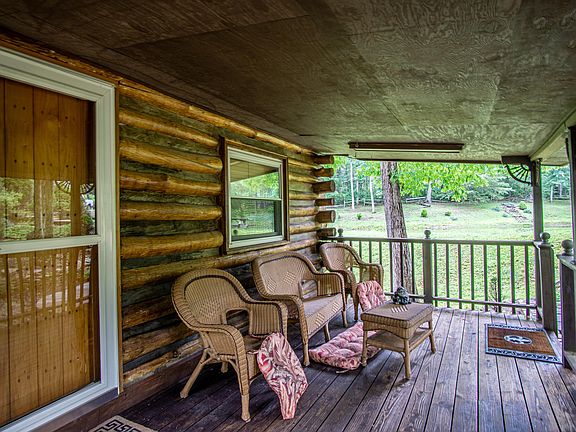 5th image of 935 Whippoorwill Rd