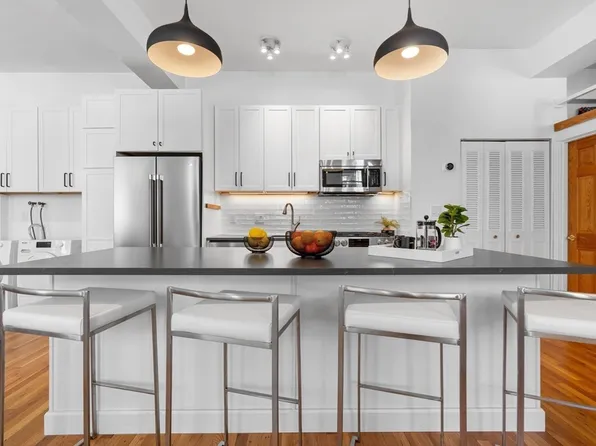 238 Columbia St #2N, Cambridge, MA 02139