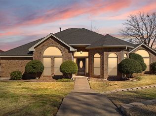 1425 Cobblestone Dr, Desoto, TX 75115