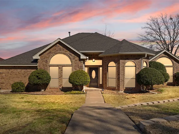 1425 Cobblestone Dr, Desoto, TX 75115