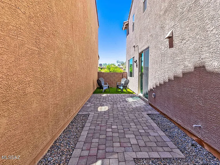 1032 E Descent St — Photo 12